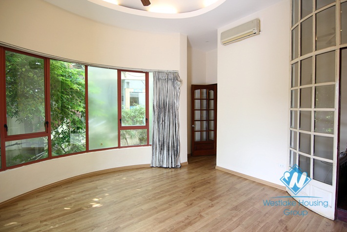 Large 4 bedrooms villa for rent in Tay Ho district